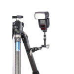 Leofoto-AM-3-KIT-articulated-arm-with-2-thread-adapters-2 Leofoto AM-3 scharnierende arm gemonteerd op statief met flitser als voorbeeldopstelling voor accessoires.
