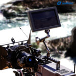 Leofoto AM-6 KIT Scharnierende Arm gebruikt om een extern beeldscherm aan een videocamera-rig bij het water te bevestigen