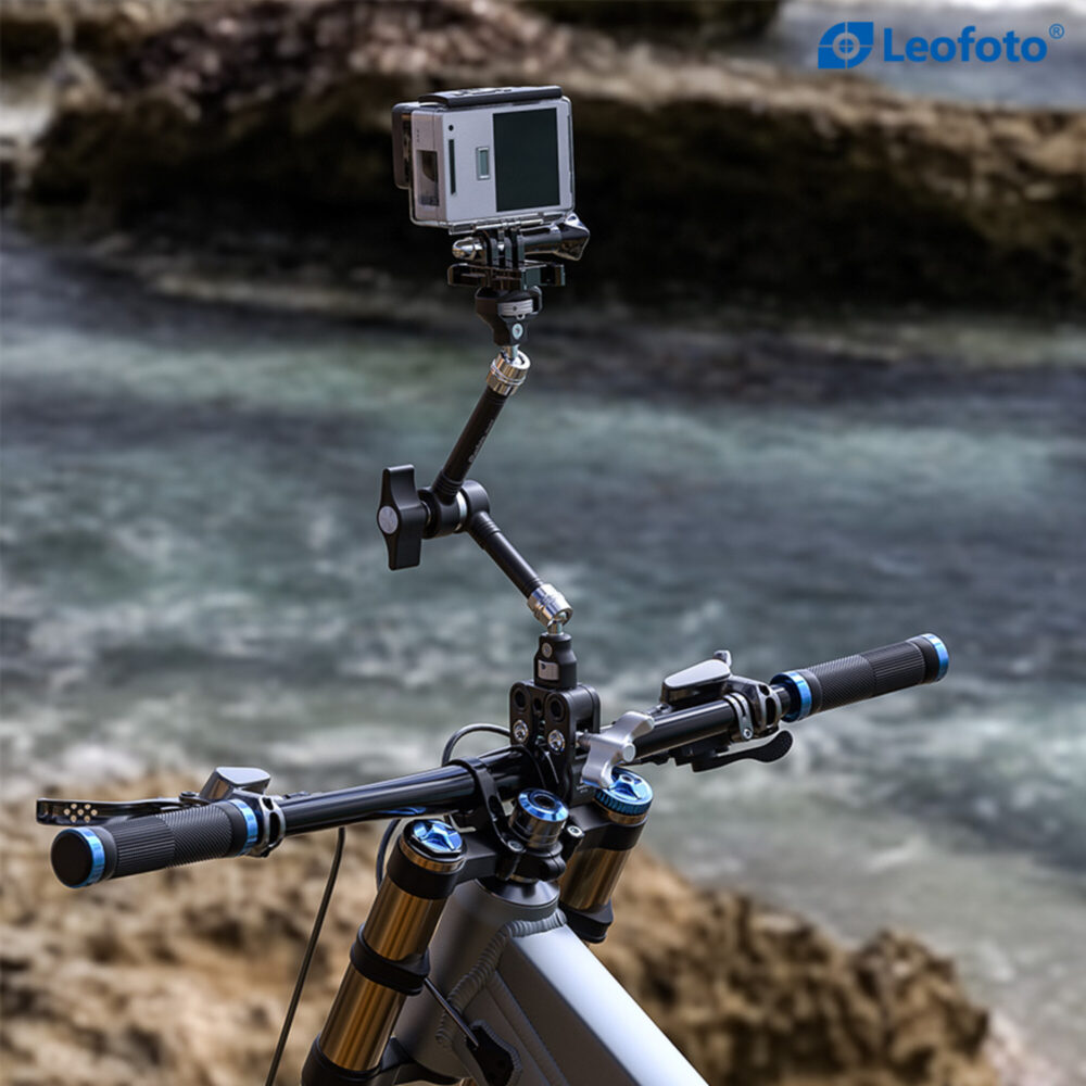 Leofoto AM-6 KIT Scharnierende Arm bevestigd aan fietsstuur met actiecamera voor dynamische outdooropnamen