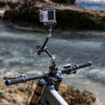 Leofoto AM-6 KIT Scharnierende Arm bevestigd aan fietsstuur met actiecamera voor dynamische outdooropnamen