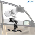 Leofoto WN-02 Raamstatief gemonteerd aan autoraam met camera en telelens voor stabiele opnames.
