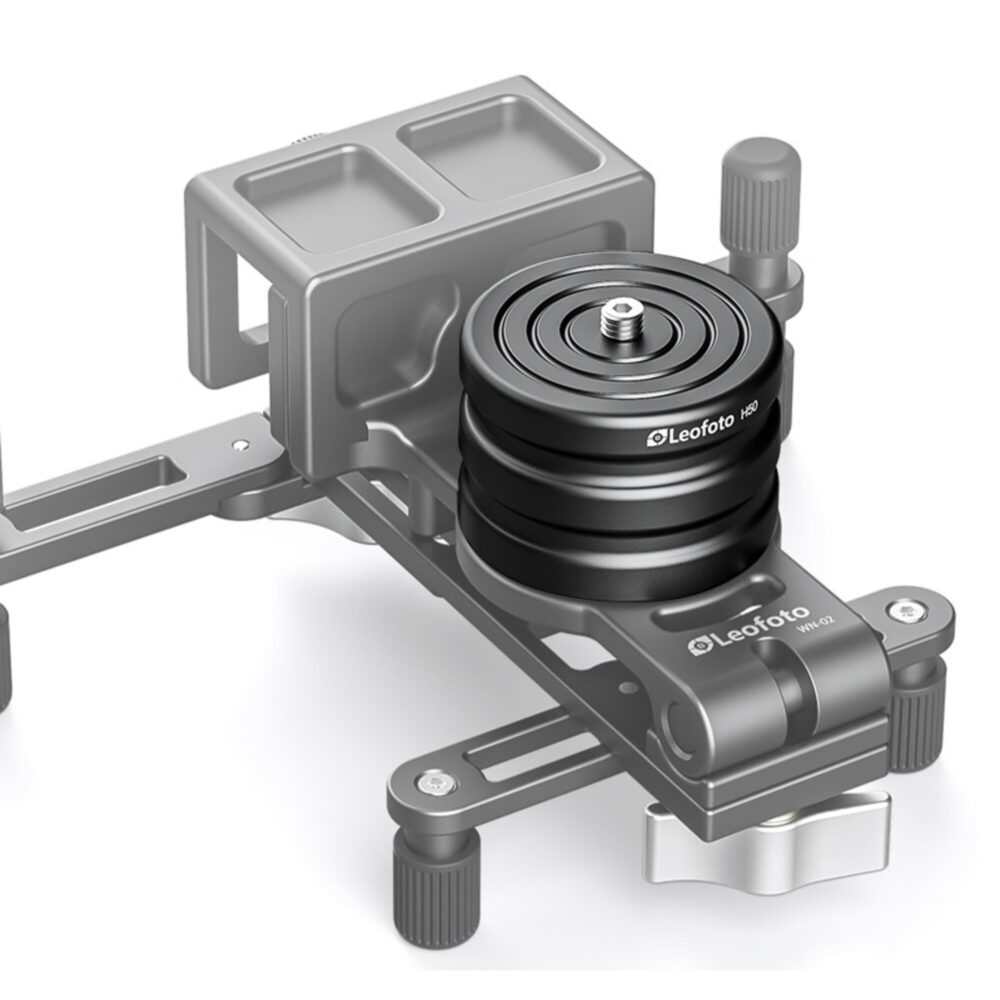 Leofoto H50 Statief Hoogteadapter gemonteerd op cameracage en railsysteem als verhoogd platform met 3/8" schroefdraad.
