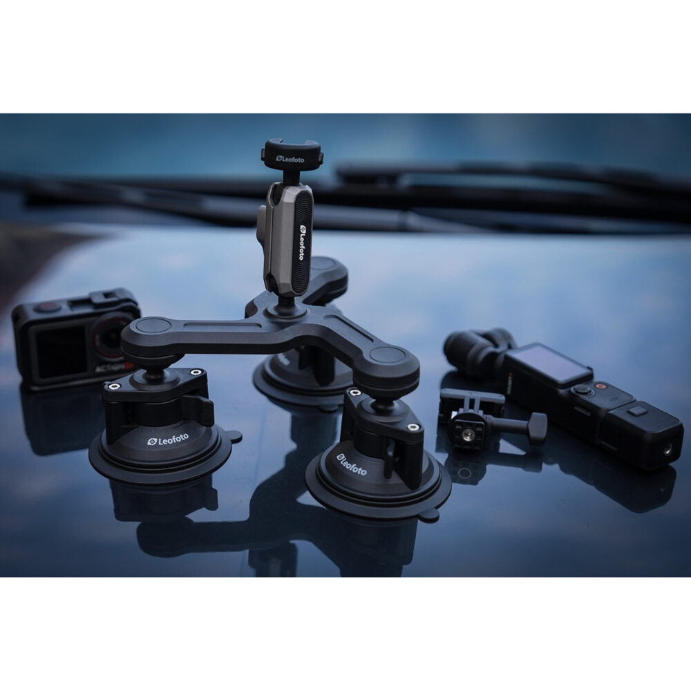 Leofoto LAC-05 zuigstatief montage met actioncam op autodak voor dynamische rijopnamen