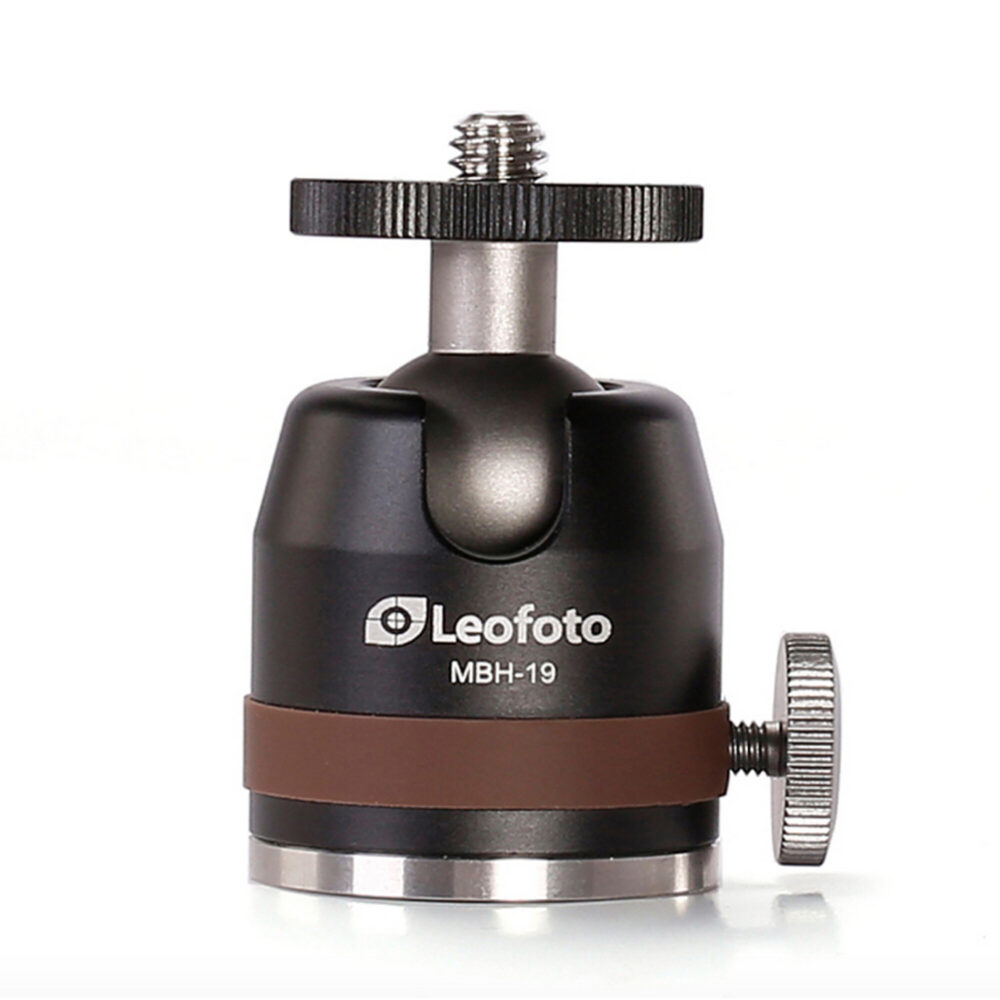 Leofoto MT-02+MBH-19 Tafelstatief los MBH-19 balhoofd vooraanzicht met 1/4 inch schroef en vergrendelknop.