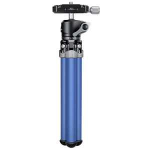 Leofoto MT-02C+LH-22 Tafelstatief blauw ingeklapt in compacte stand met kogelkop bovenop.