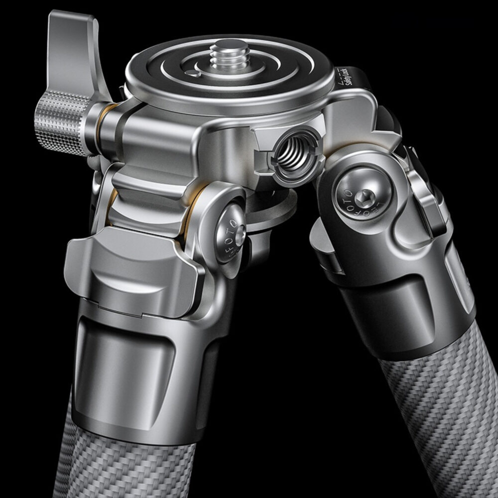 Leofoto LG-324C Tripod detail van de pootscharnieren en hoekverstelling