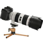 Leofoto MT-01+LH-25 Tafelstatief houtlook met camera en telelens gemonteerd voor low-angle fotografie