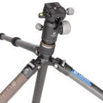 Leofoto LX-254CT Tripod compact opgevouwen voor reisformaat.