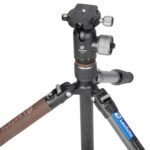 Leofoto LX-255CT Tripod compact ingeklapt voor reisformaat.