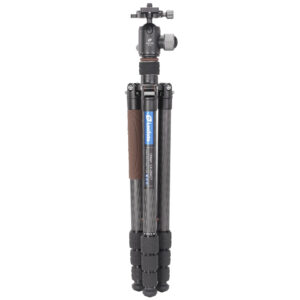 Leofoto LX-284CT Tripod compact opgevouwen met omgekeerde poten voor transport.