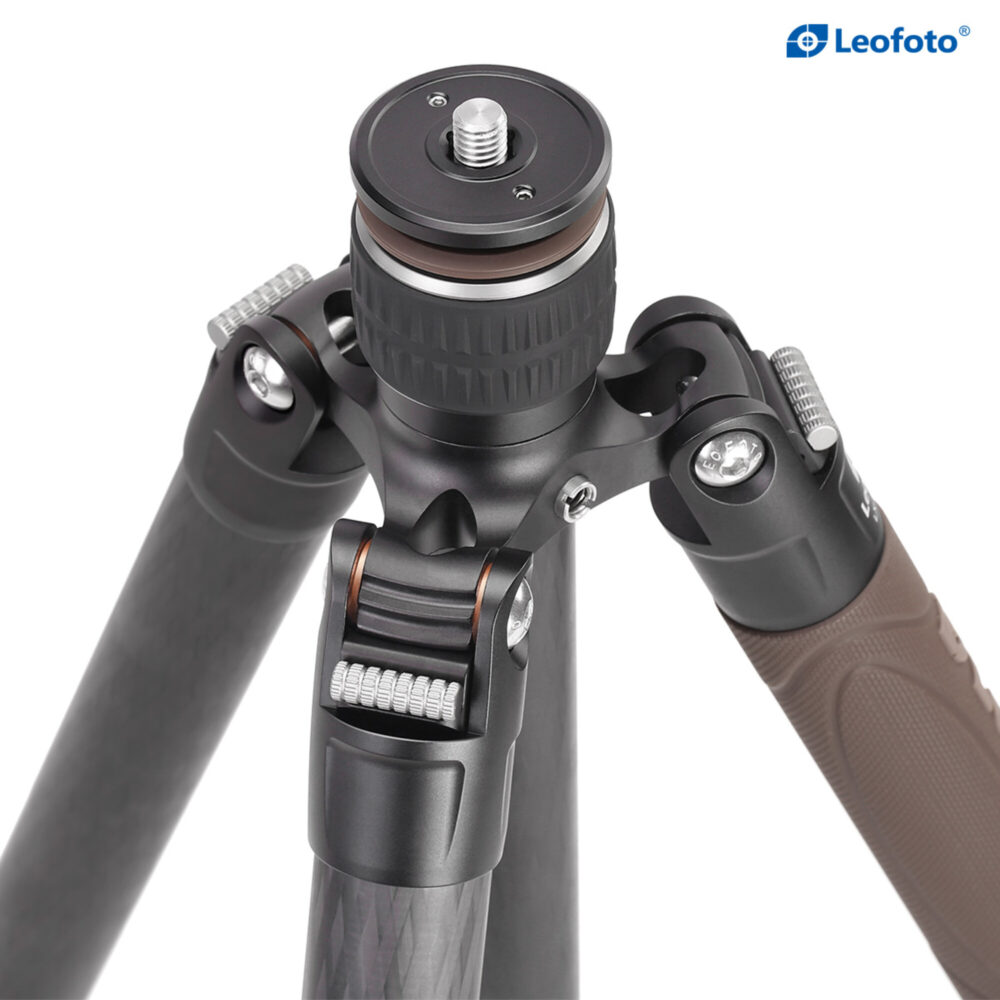 Leofoto LX-284CT Tripod detail van scharnier, hoekverstelling en zachte pootbekleding.