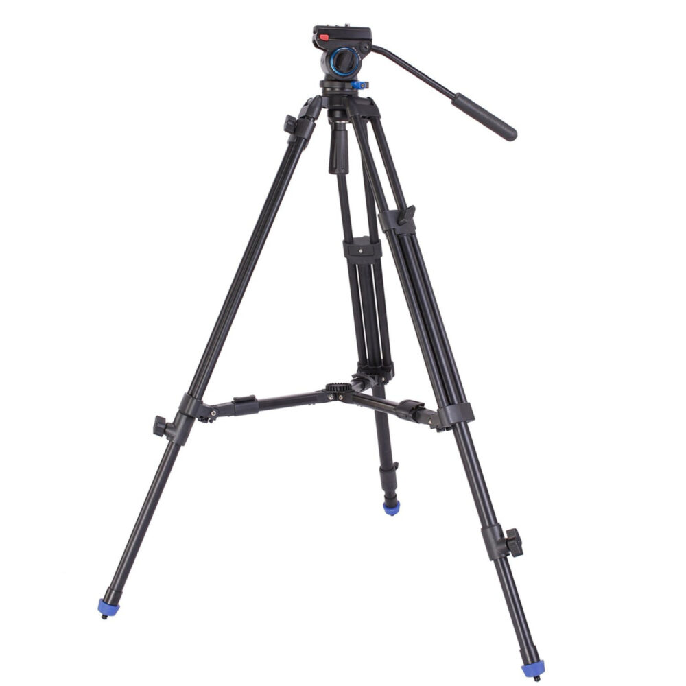 Leofoto VT-10+LF-60 Tripod breed opgesteld met LF-60 flip‑lock benen en rubbervoeten.