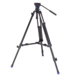 Leofoto VT-10+LF-60 Tripod breed opgesteld met LF-60 flip‑lock benen en rubbervoeten.