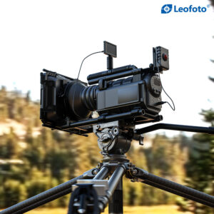 Leofoto LVC-193 Tripod met BV-10 videokop en camera-opstelling in buitenomgeving.