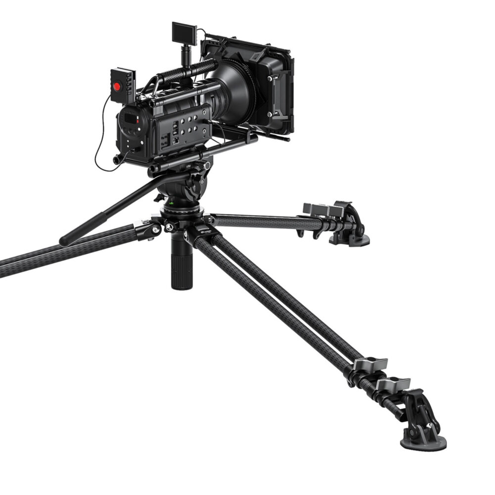 Leofoto LVC-193 Tripod met BV-10 videokop en gemonteerde rig voor lage hoekopname.