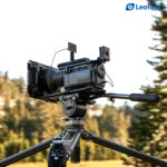 Leofoto LVC-193 Tripod buitenopname met cinecamera en accessoires op BV-15.