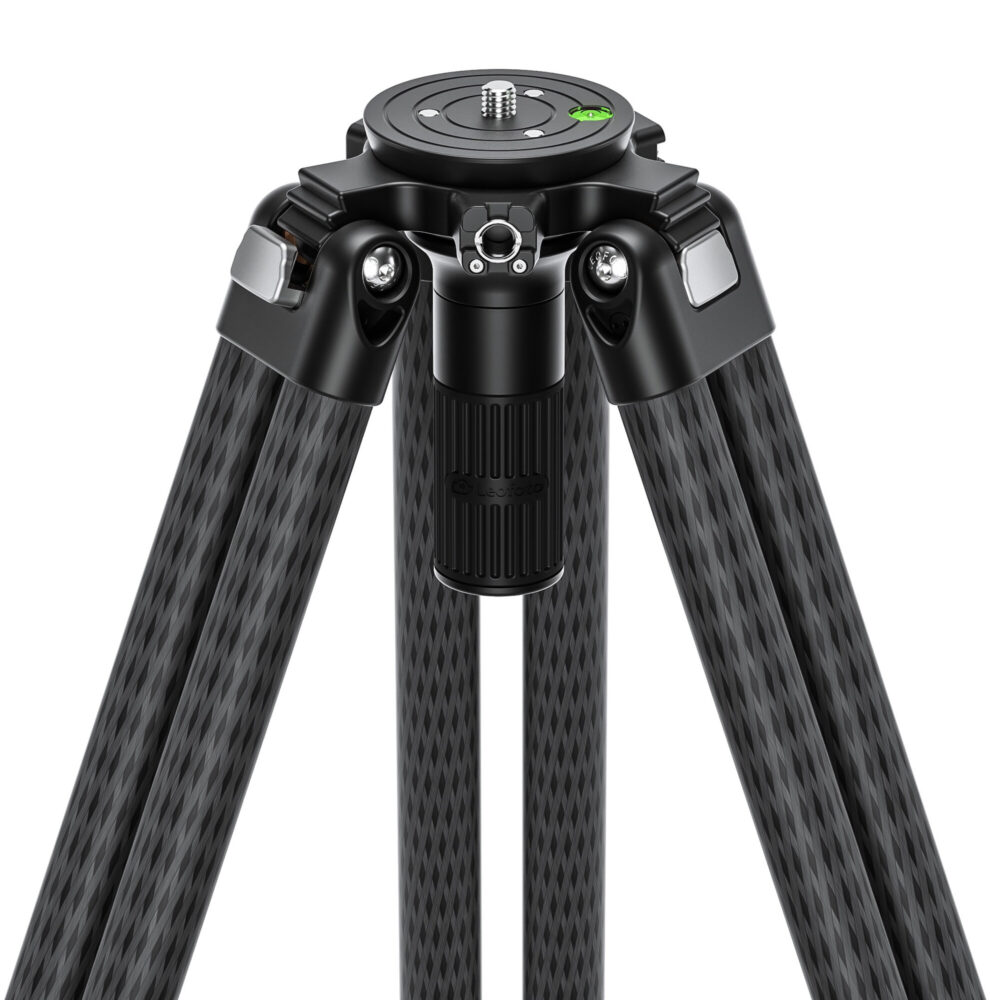 Leofoto LVC-253C Tripod bovenaanzicht van 75mm halfrond en statiefschouder met montagepunten.
