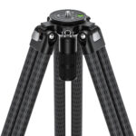 Leofoto LVC-253C Tripod bovenaanzicht van 75mm halfrond en statiefschouder met montagepunten.