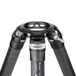 Leofoto LM-402C Tripod close-up van de apex met bevestiging voor verwisselbare topplaat.