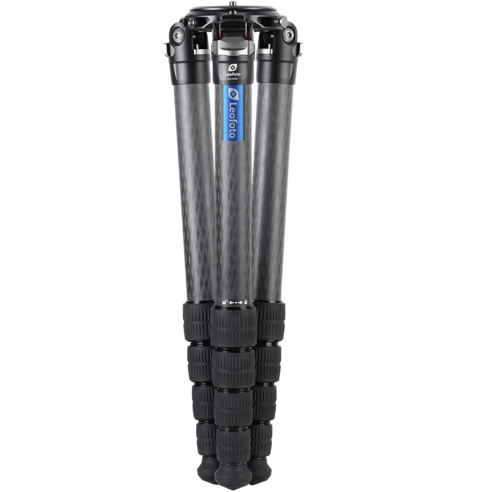 Leofoto LM-405C Tripod compact opgevouwen met 53 cm transportlengte.