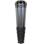 Leofoto LM-405C Tripod compact opgevouwen met 53 cm transportlengte.