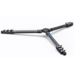 Leofoto LMR-364C Tripod laag bij de grond met wijd gespreide poten voor macro.