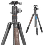 Leofoto LX-224CT Tripod voor- en zijaanzicht met gemonteerde XB-32Q.