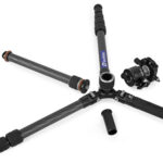 Leofoto LX-225CT Tripod bovenaanzicht van spider en kolomklem met accessoires.