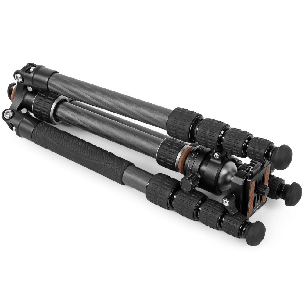 Leofoto LX-225CT Tripod compact opgevouwen met omgekeerde poten voor reisformaat.