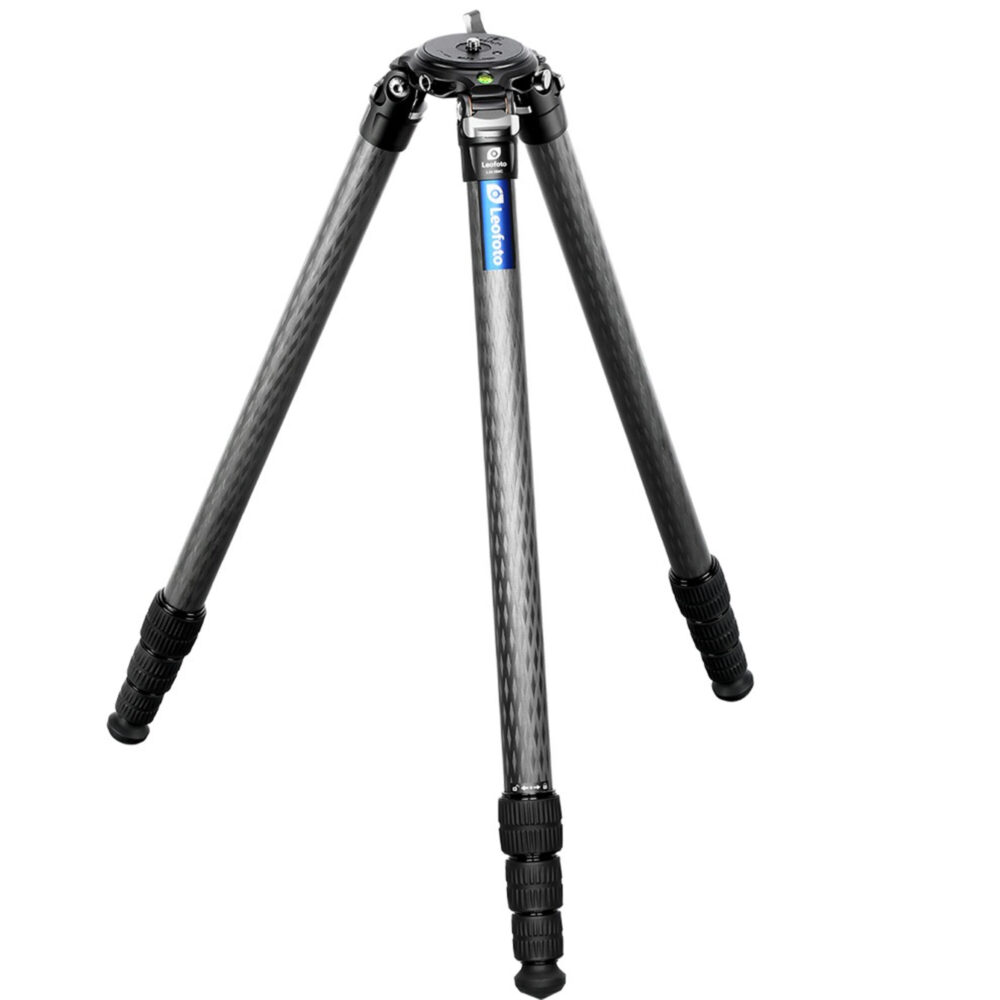 Leofoto LM-324CL Tripod volledig uitgeschoven tot maximale hoogte met slanke carbon poten.