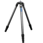 Leofoto LM-324CL Tripod volledig uitgeschoven tot maximale hoogte met slanke carbon poten.