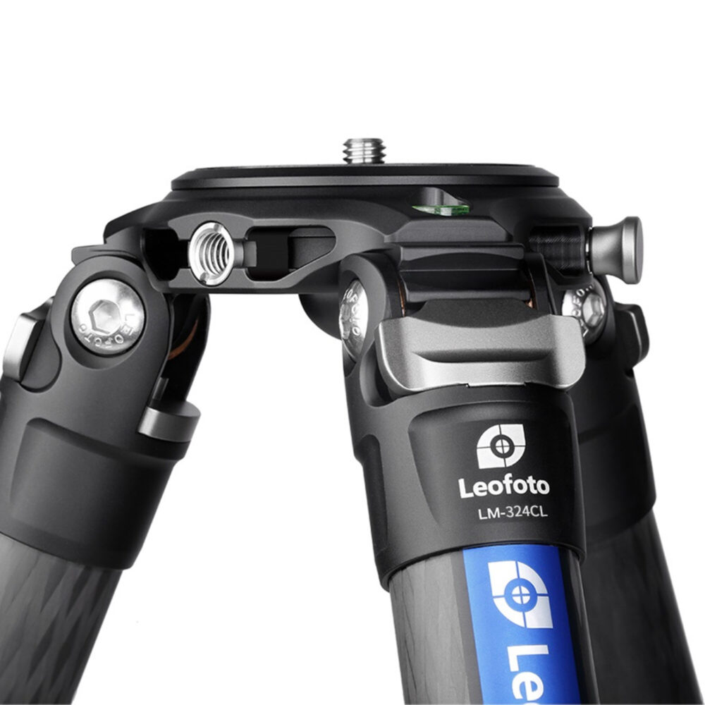 Leofoto LM-324CL Tripod close-up van scharnier en poothoekverstelling met Leofoto Summit logo.