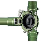Leofoto LM-364CL Tripod olijfgroen onderzijde van de apex met insteekopening voor nivelleerbasis.