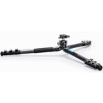 Leofoto LSR-284C Tripod carbon Rapid Ranger met beenklemmen extreem laag opgesteld voor macrofotografie.