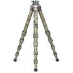 Leofoto LS-365CEX Tripod Realtree Camo rechtop ingeklapt met samengevouwen poten.