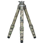 Leofoto LS-365CEX Tripod Realtree Camo volledig uitgeklapt carbon Ranger-statief op drie poten.