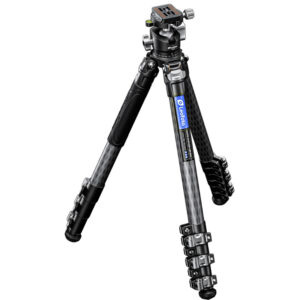 Leofoto LSR-284C Tripod carbon Rapid Ranger met beenklemmen en gemonteerde LH-30 kogelkop uitgeklapt.