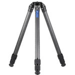 Leofoto LM-363C Tripod volledig uitgeklapt carbon Summit-statief op drie poten.