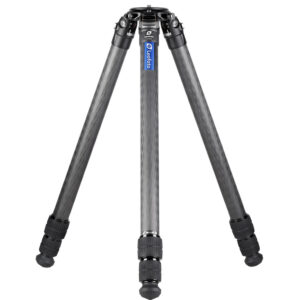 Leofoto LM-363C Tripod volledig uitgeklapt carbon Summit-statief op drie poten.