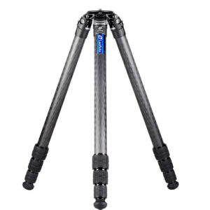 Leofoto LM-364CL Tripod volledig uitgeklapt extra hoog carbon Summit-statief op drie poten.
