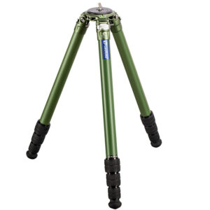 Leofoto LM-364CL Tripod olijfgroen Summit carbon statief volledig opgesteld met rubber/spike-voeten.