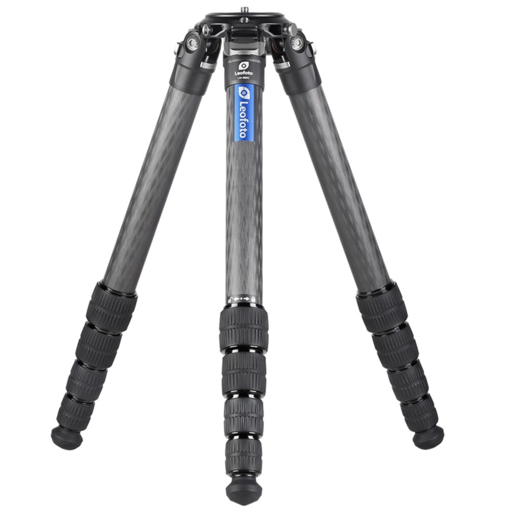 Leofoto LM-365C Tripod carbon Summit volledig opgesteld met rubber/spike-voeten.