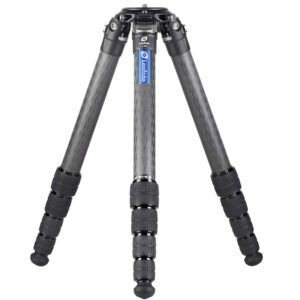 Leofoto LM-365C Tripod carbon Summit volledig opgesteld met rubber/spike-voeten.