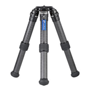 Leofoto LM-402C Tripod carbon Summit laag statief volledig opgesteld met rubber/spike-voeten.