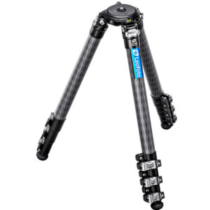 Leofoto LMR-364C Tripod volledig opgesteld met beenklampen en rubbervoeten.