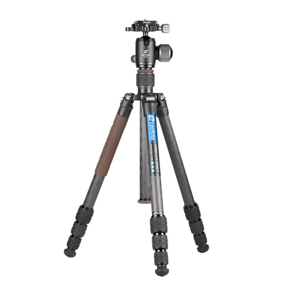Leofoto LX-224CT Tripod volledig opgesteld met kogelkop XB-32Q en middenkolom.