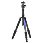 Leofoto LX-225CT Tripod volledig opgesteld met kogelkop EB-36 en uitgeschoven middenkolom.