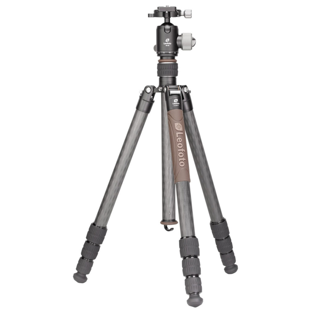 Leofoto LX-284CT Tripod volledig uitgeklapt met kogelkop XB-38 en carbon poten.