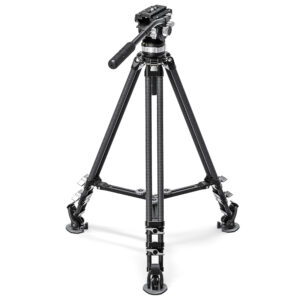 Leofoto LVC-193 Tripod carbon dubbelbuis met BV-15 videokop vrijstaand op studioachtergrond.