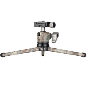 Leofoto MT-01+LH-25 Tafelstatief camouflage mini-statief met LH-25 kogelkop en uitgeklapte poten op witte achtergrond